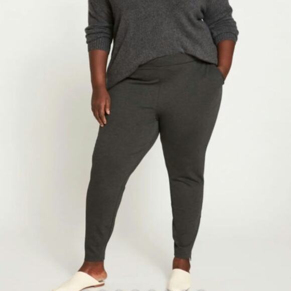 Universal Standard Moro Pocket Signature Ponte Pants in Charcoal - Picture 1 of 11